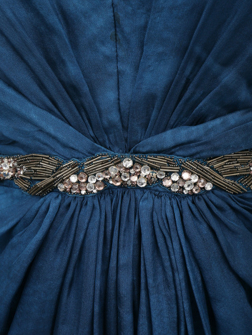 Платье из шелка декорированное стразами и кристаллами - Деталь