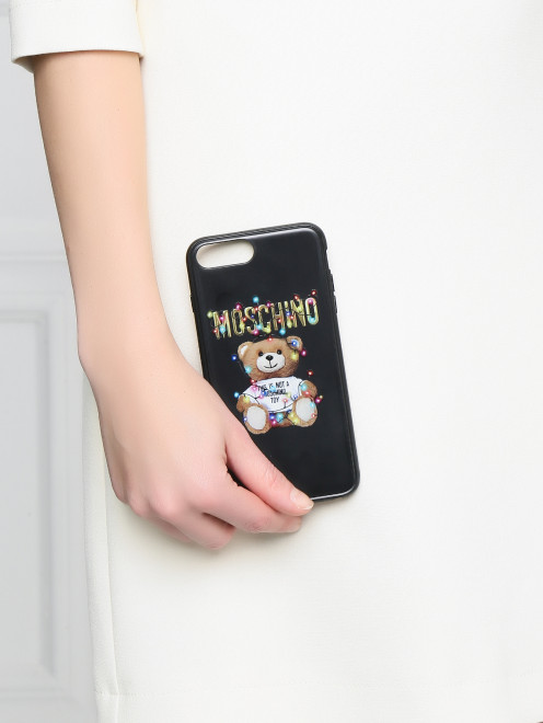 Чехол для IPhone Xs с узором Moschino - МодельОбщийВид