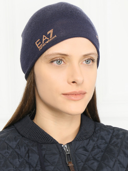 Шапка мелкой вязки с логотипом EA 7 - МодельОбщийВид